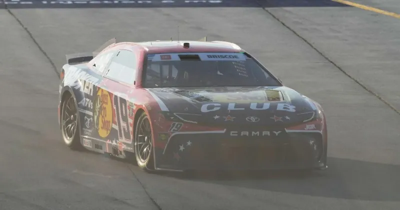 Briscoe holds off Bell in NASCAR's return to Chicagoland Speedway