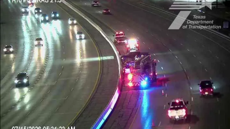 Left lane closed on I-10 West at Piedras after crash; expect 1-hour delay