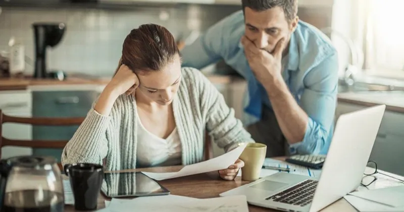 4 in 5 Americans report financial stress. Here's what it's doing to their mental health.