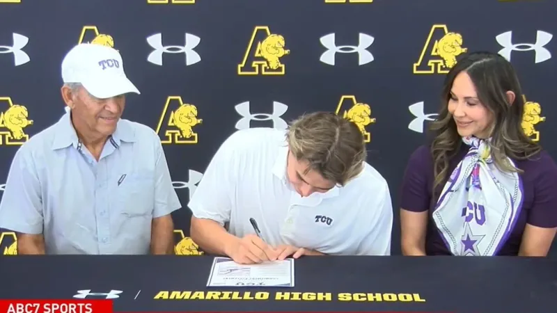 Amarillo High swimmer Alec Purdy signs with TCU