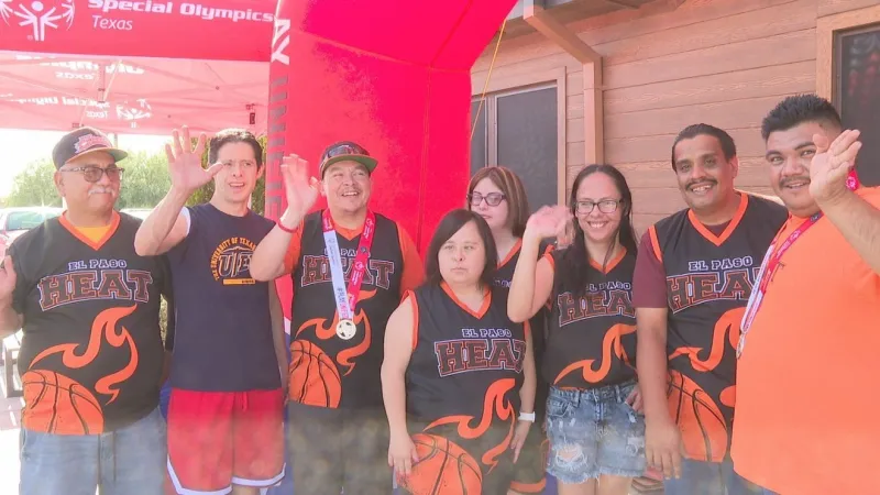 Off-duty El Paso officers serve as waitstaff in Tip a Cop fundraiser for Special Olympics