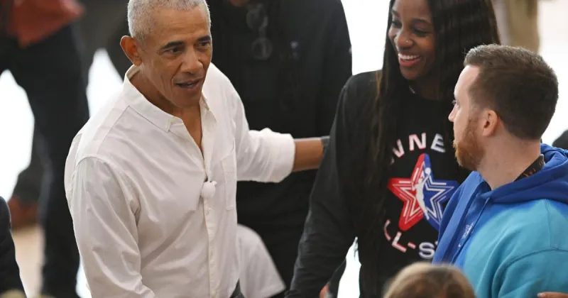 Obama surprises All-Stars at practice at his Presidential Center