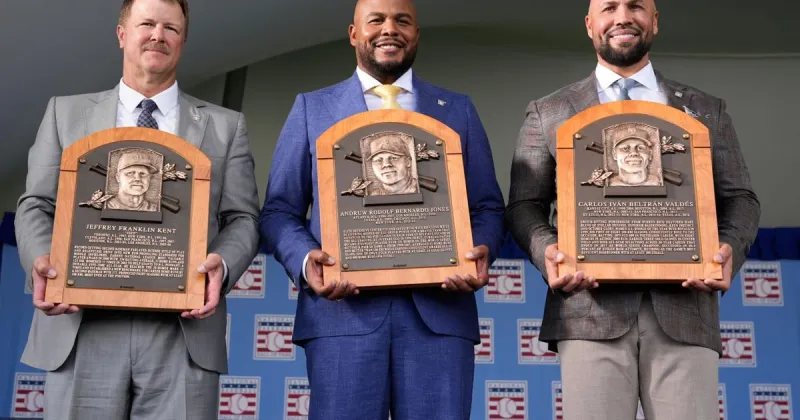 Beltrn, Jones and Kent pay tribute to home and family during Baseball Hall of Fame inductions