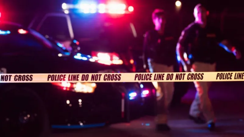 Overnight crash on I-10 East leaves 1 dead, 1 hospitalized