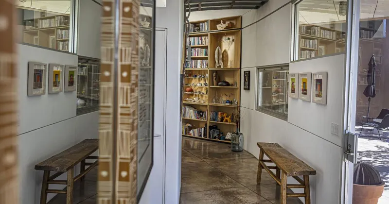 A Campanas* Contemporary That Remains Contemporary