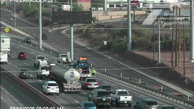 Right lane closed for 1 hour after I-10 West Zaragoza collision; minor backup