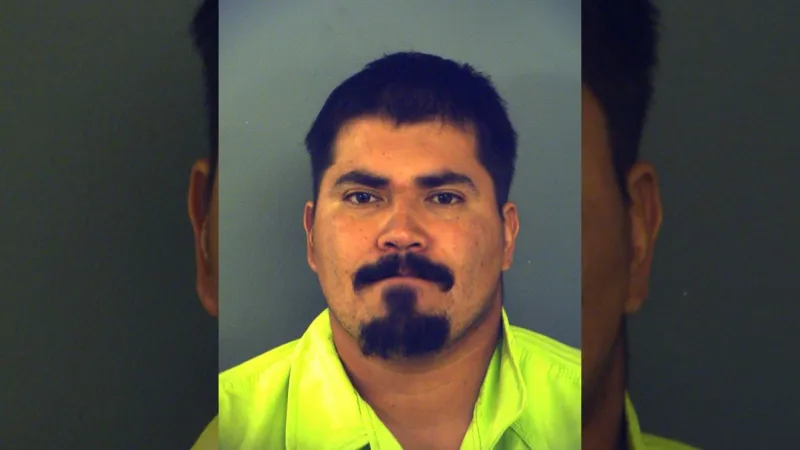 Mugshot: El Paso man who allegedly confessed to killing his mom in 911 call