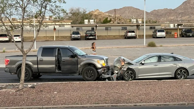 El Paso police and fire respond to head-on crash on North Mesa Street