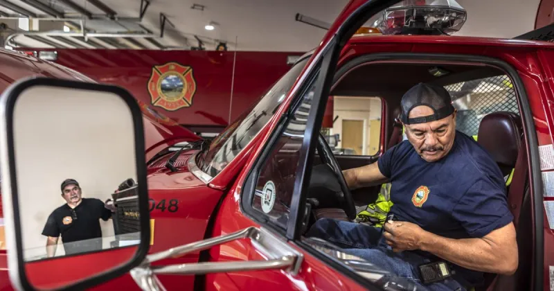Volunteer firefighters plan to defend their homes as Frijoles Fire approaches