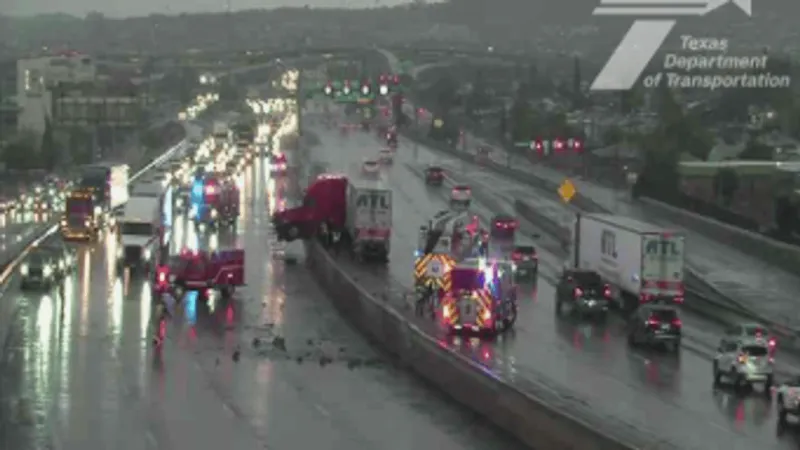 Crash response shuts two left lanes on I-10 West at Paisano; delays until further notice