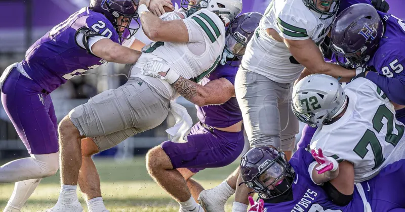 Cowboys muzzle Greyhounds in goal-line stand, spoil Art Briles' dramatic return