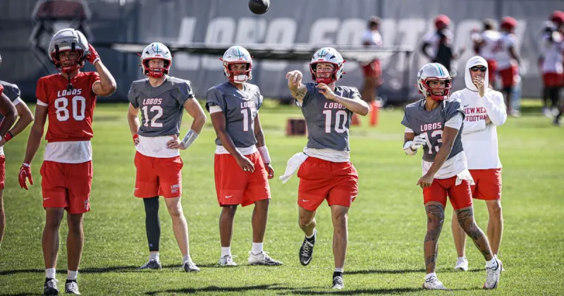 Still no victor in Lobos' amiable quarterback battle