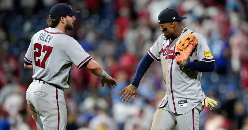 Braves beat Phillies 5-2 as Chris Sale outduels Cristopher Snchez