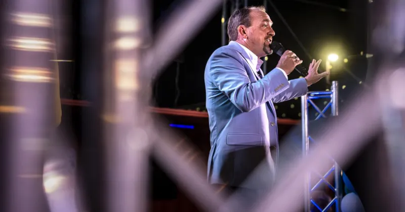 Hull defends remarks on government dependency in New Mexico