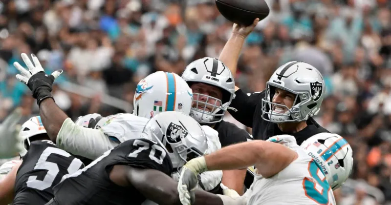 Kirk Cousins throws 3 TDs, joins 300-touchdown club as Raiders beat Dolphins 27-13