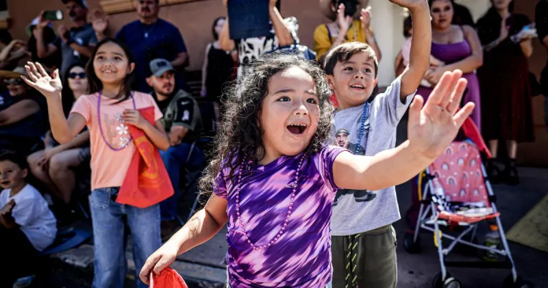 'Keep the Fiesta spirit alive': Santa Fe parade draws hundreds for celebration of community, culture