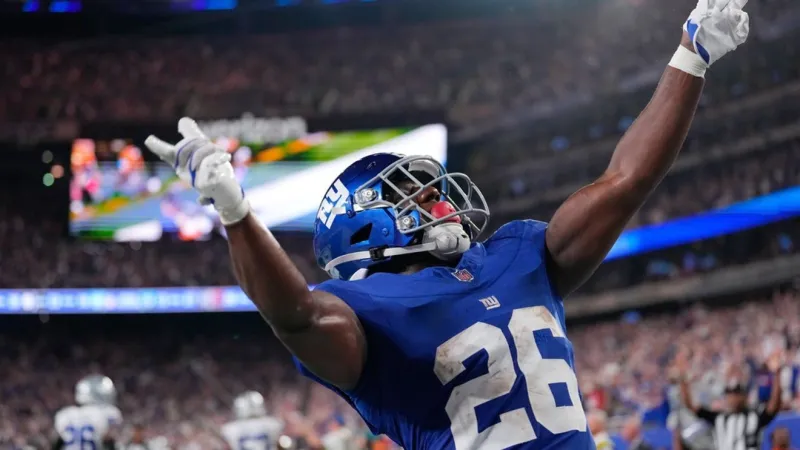 Giants' offense rolls over the Cowboys to give coach John Harbaugh debut 28-20 win