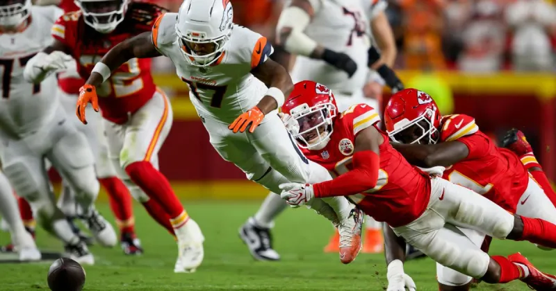 Walker runs all over Denver, Mahomes looks healthy as Chiefs beat up Broncos 31-10
