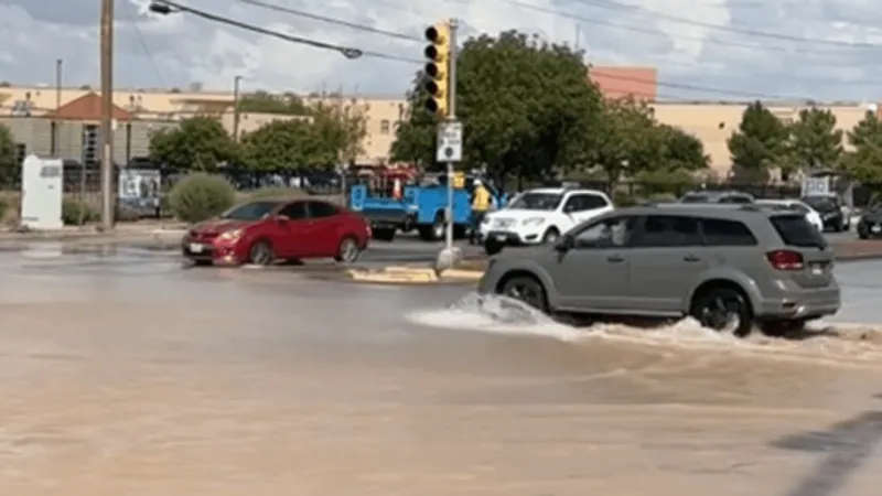 El Paso Water responds to 16-inch water main break at a far East El Paso intersection