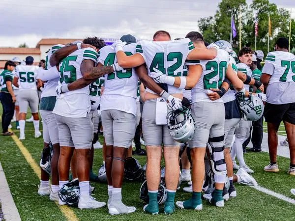 Greyhounds fall to Javelinas in LSC opener