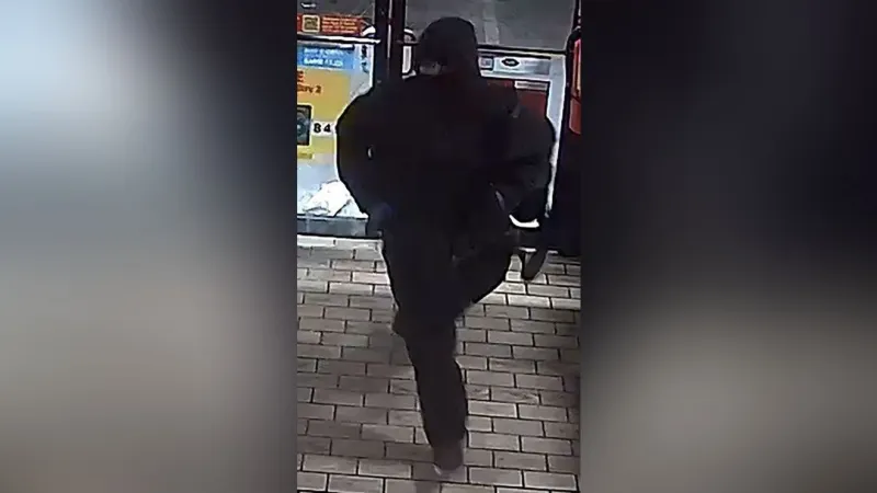 El Paso police seek ID of suspect in Mission Valley OXXO burglary on Gateway East