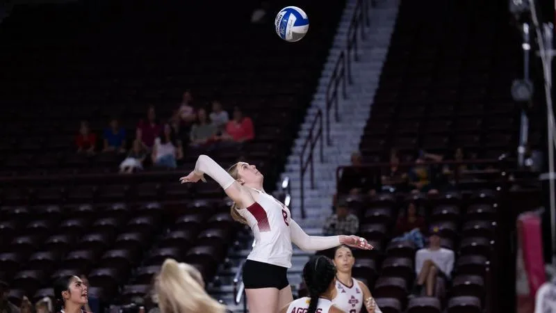 Aggies Push WKU to Five Sets in Series Finale