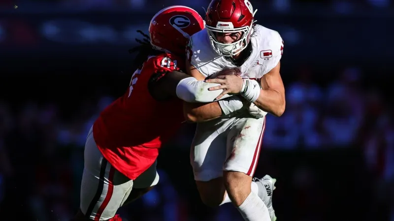 Venables discussed benching QB John Mateer at halftime of Oklahoma's 41-13 loss to No. 2 G