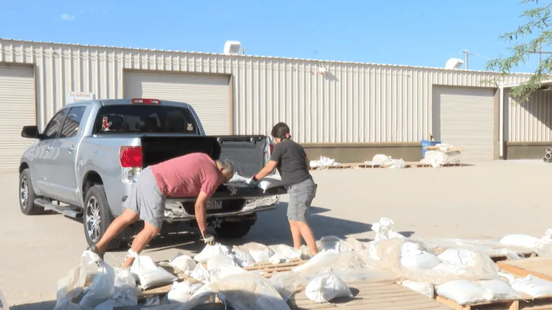 El Pasoans pick up free sandbags after heavy rain; sites open through Oct. 4