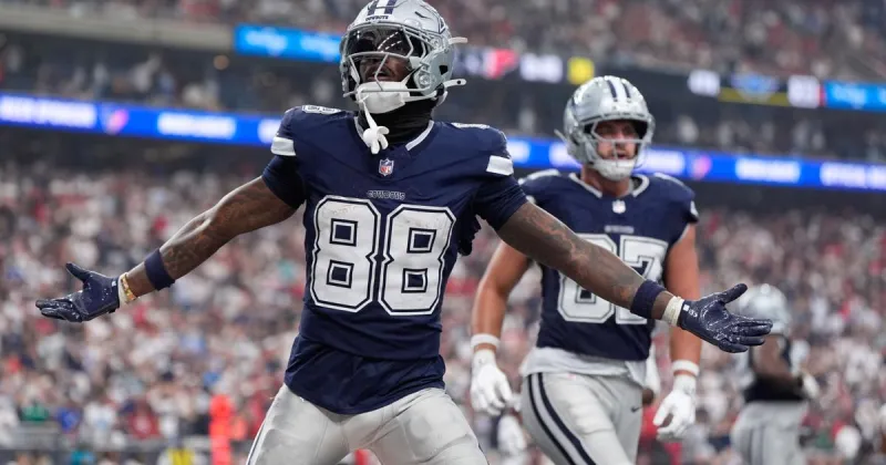 CeeDee Lamb's late TD caps a wild Cowboys rally to beat winless Texans 34-30