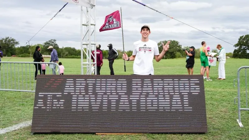 Thomas Croshaw Finishes Ninth at Arturo Barrios Invite, Two Tally School Records