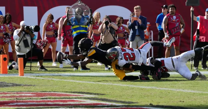 Rodgers sparks comeback as Steelers outlast Buccaneers 26-19 in OT
