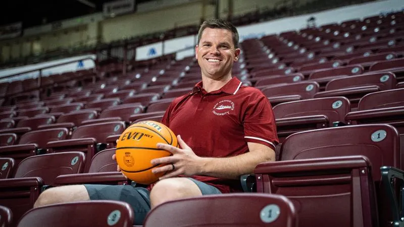 Silver Waves Media Names Associate Head Coach Preston Laird One of 100 Most Impactful Men's Mid Major Assistant Coaches