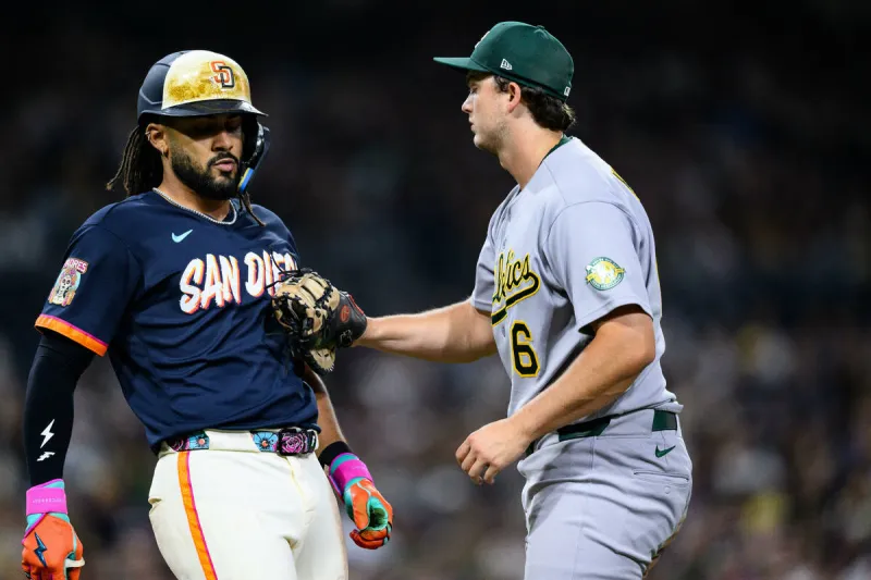 Laureano's HR breaks tie, Padres snap Athletics' 3-game winning streak