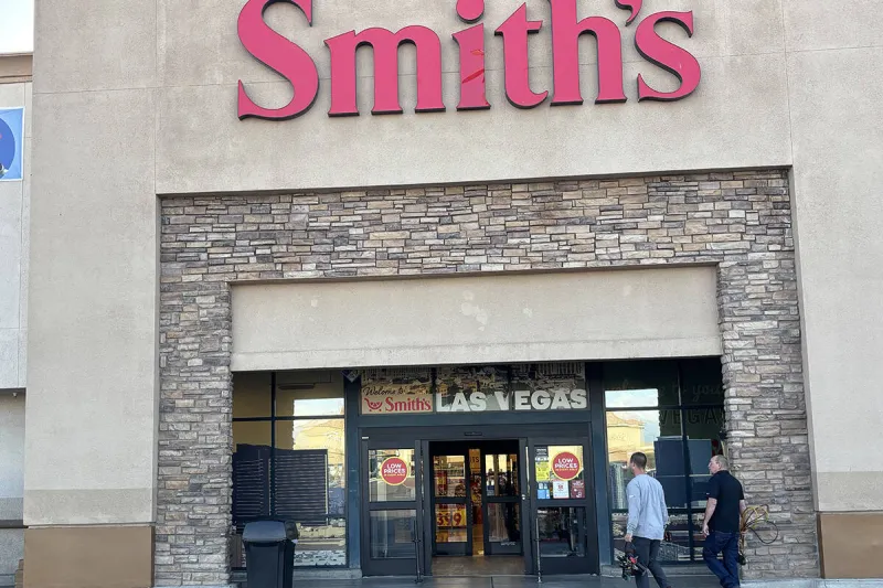 'Show love to the workers': Smith's reopens after shooting