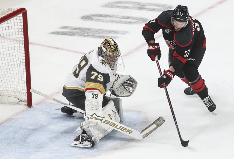 LIVE UPDATES: Golden Knights, Hurricanes underway in 1st period of Game 2
