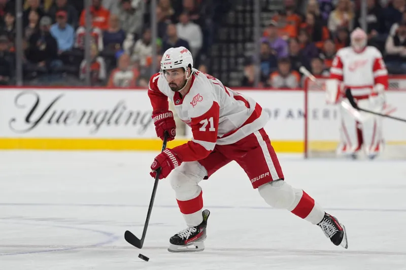 Golden Knights on Red Wings captain Larkin's 3-team trade list: AP source