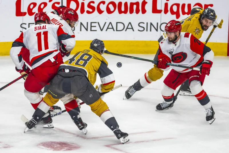 LIVE UPDATES: Golden Knights strike back vs. Hurricanes in 1st period of Game 4
