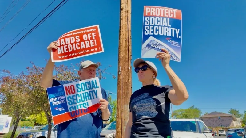 PHOTO GALLERY: Rally in support of Social Security workers