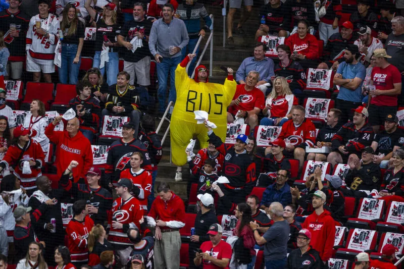 'Bus-si': Hurricanes goaltender becomes folk hero in Carolina