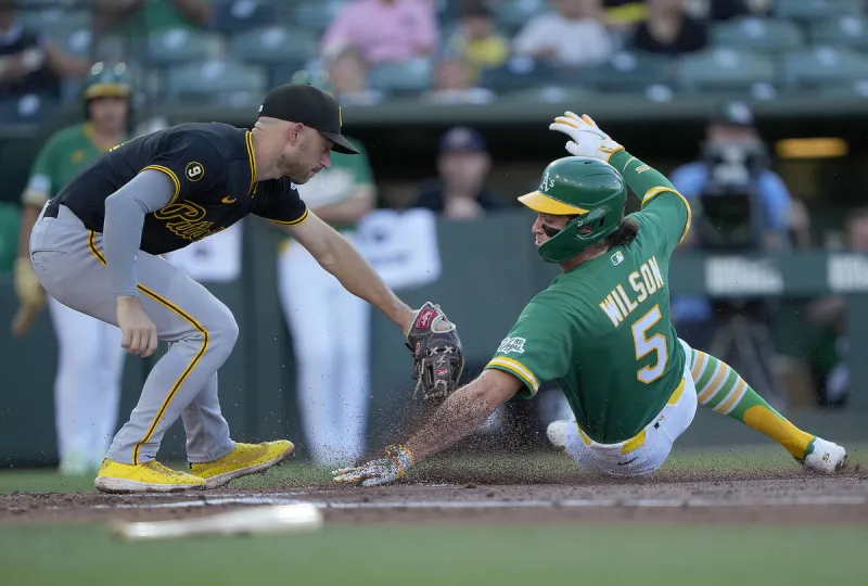 Reynolds connects twice as Pirates rally past Athletics for 6-5 victory