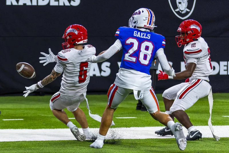 UNLV football lands commitment from 3-star Gorman CB