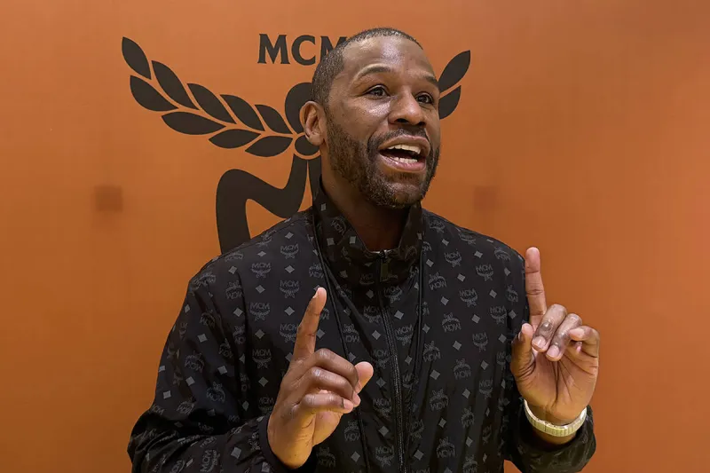 Mayweather Greece exhibition KO'd by battle over Pacquiao, Tyson fight contracts