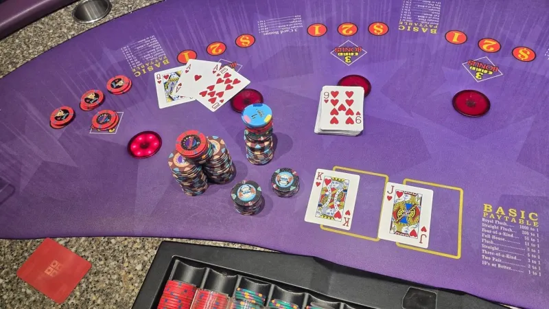 Hawaii man wins $276K mega progressive jackpot at Harrah's Las Vegas on July 4