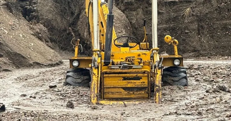 Flash flooding inundates Jackpot area, mud strands 2 people