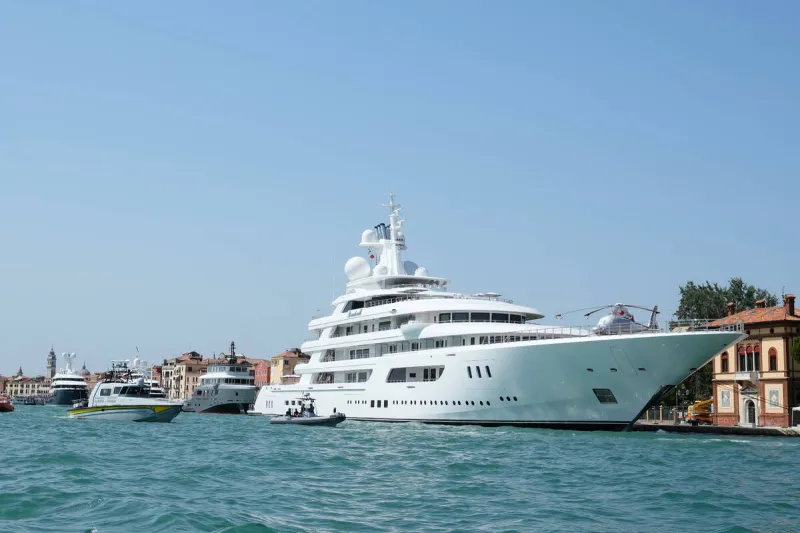 Tilman Fertitta, Trump's envoy to Italy, faces protests in Venice