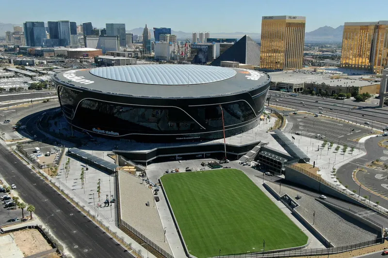 Raiders owner prioritizes grass at Allegiant Stadium amid World Cup turf wars