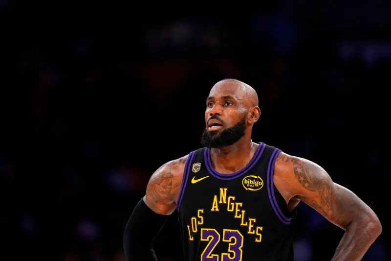 James heads to 76ers, says it will be his 'last decision'