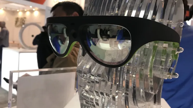 VOTE: Do you agree that smart glasses should be banned on school campuses?