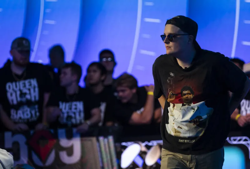 Poker pro from Washington maintains lead at WSOP Main Event final table