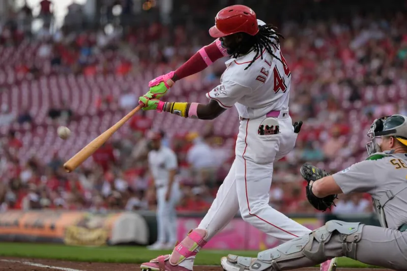 Reds homer 4 times, beat A's 6-5 to complete sweep